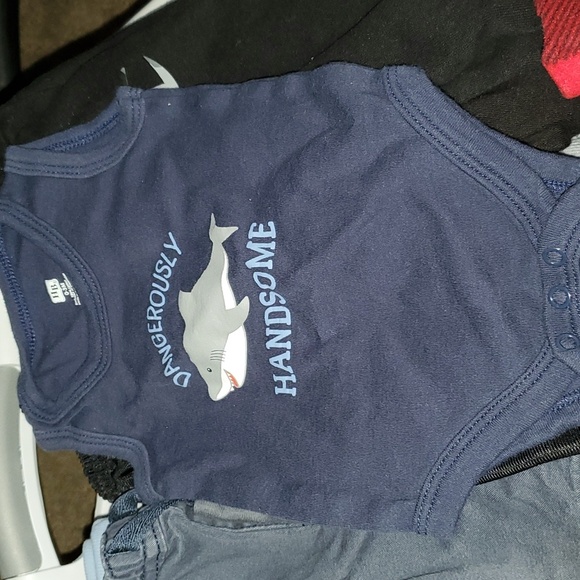 HB Other - 10/$10❤️‍🔥 HB handsome shark tank top onesie size 0-3M